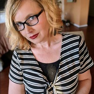 Meet your Posher, Lora